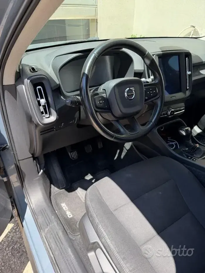 Usata Volvo XC40 Momentum 150 CV (110 kW) 2019 Grigio SUV