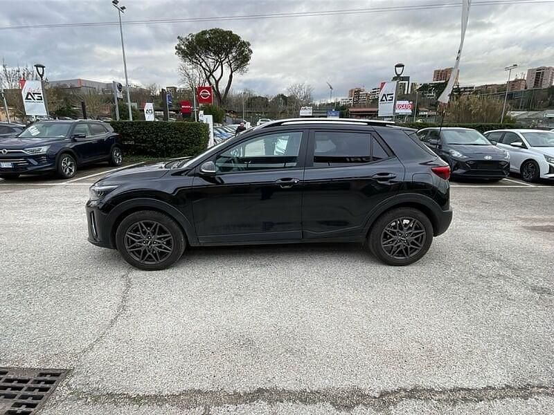 Second-hand Kia Stonic 101 CP (74 kW) 2024 Negru SUV