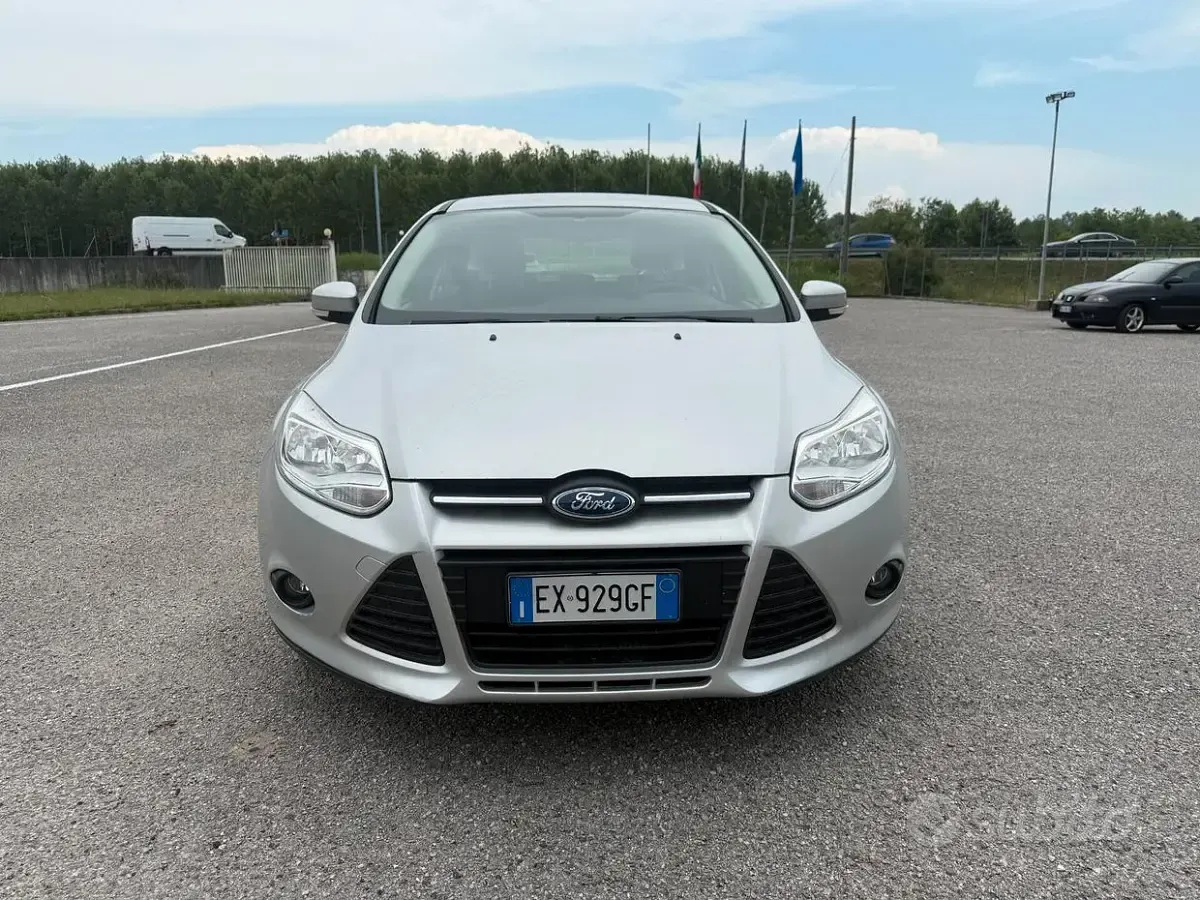 Usata Ford Focus S 101 CV (74 kW) 2014 Grigio Berlina