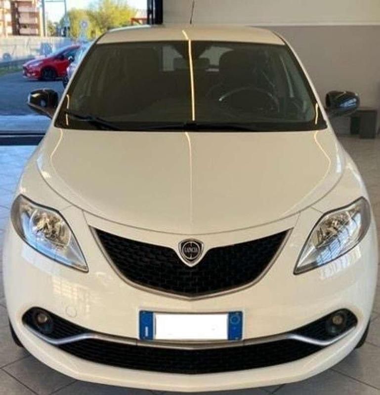 Usata Lancia Ypsilon Gold 86 CV (63 kW) 2013 Bianco Utilitaria