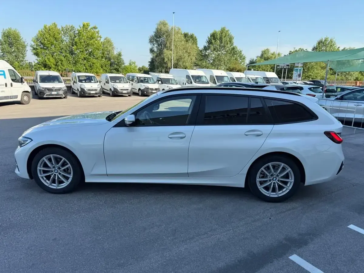 Usata BMW 316 Advantage 122 CV (89 kW) 2022 Bianco Station wagon