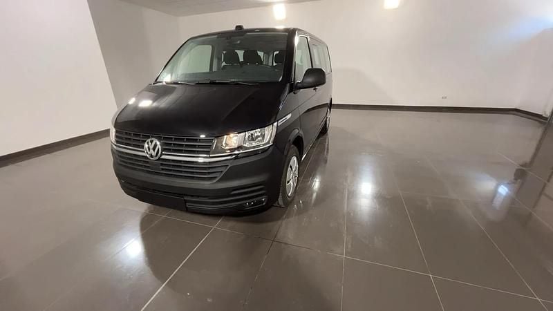 Usata VW Caravelle 150 CV (110 kW) 2023 Deep black perlato Monovolume