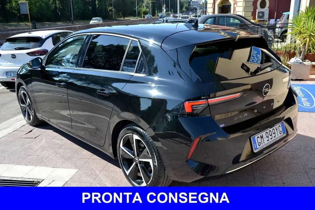 Usata Opel Astra Elegance 131 CV (96 kW) 2023 Nero Utilitaria