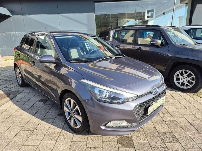 Usata Hyundai i20 GO! 90 CV (66 kW) 2016 Grigio scuro Berlina