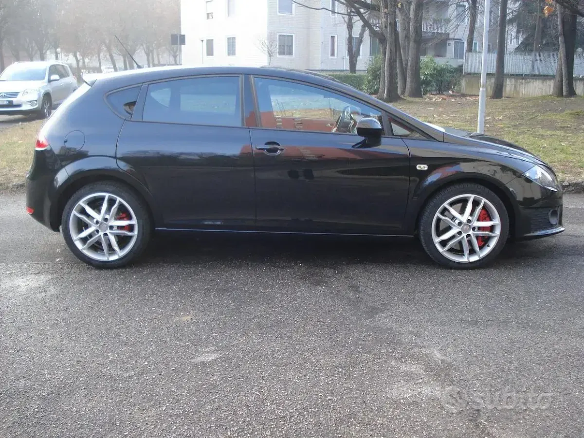 Usata Seat Leon CUPRA 241 CV (177 kW) 2010 Nero Utilitaria