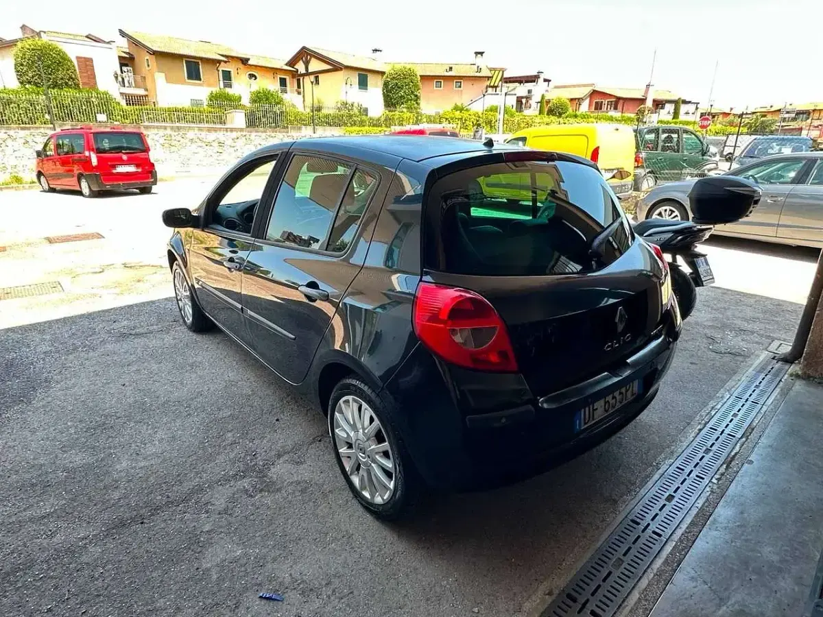 Usata Renault Clio III 86 CV (63 kW) 2006 Nero Berlina