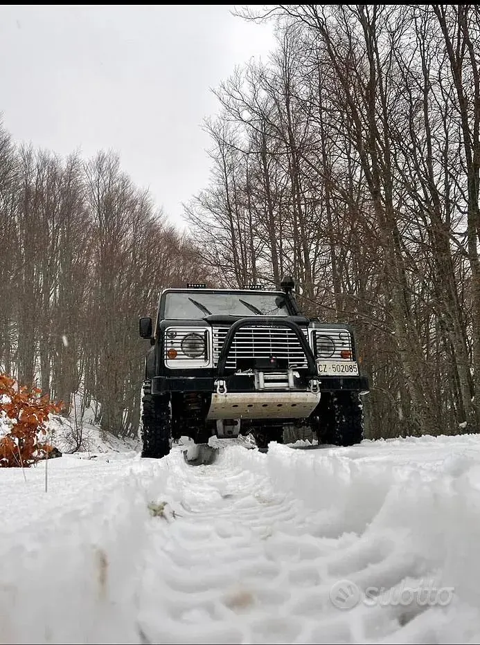 Usata Land Rover Defender 109 CV (80 kW) 1990 Nero SUV