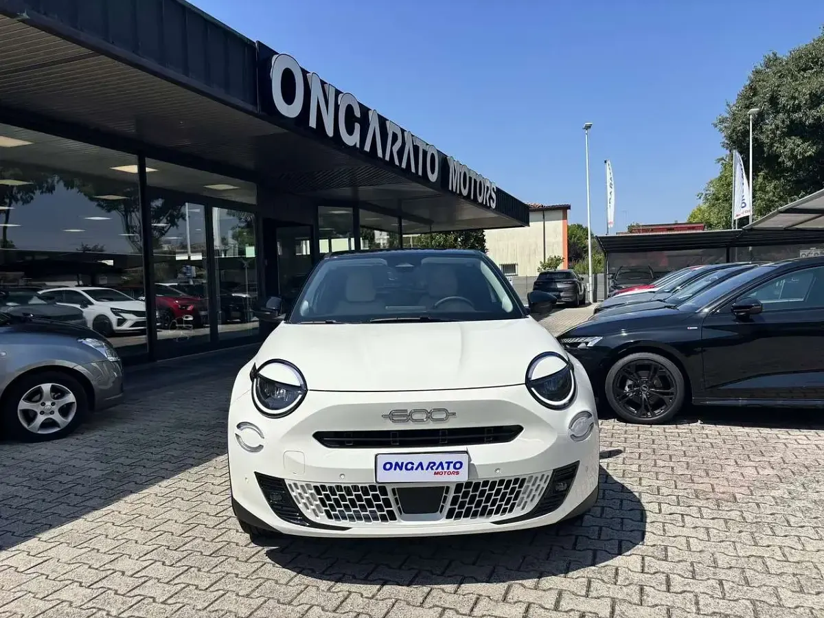 Nuova Fiat 600 La Prima 110 CV (80 kW) 2026 Bianco SUV