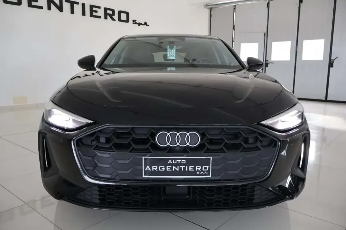 Usata Audi A5 Advanced 204 CV (150 kW) 2025 Nero mito met Berlina