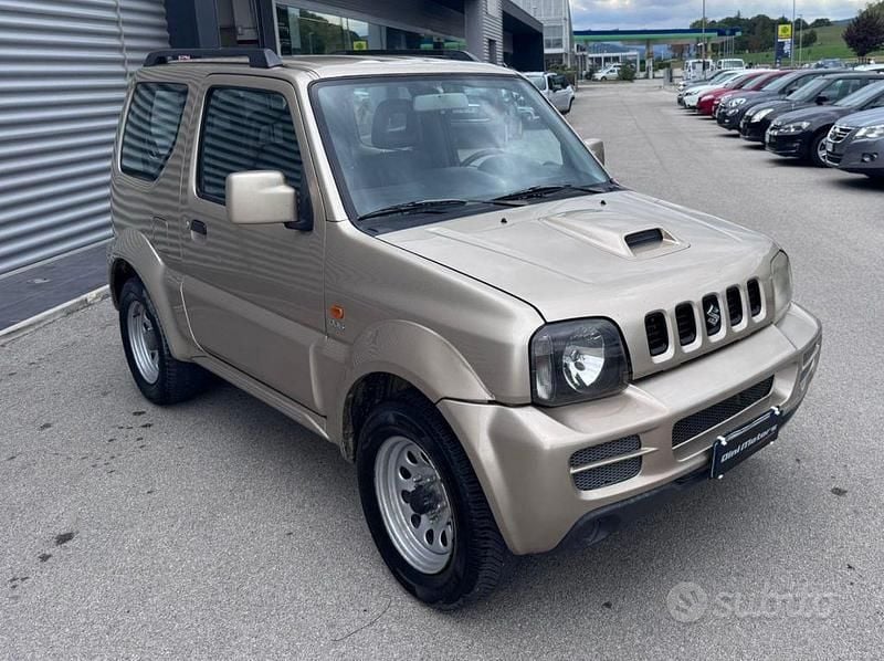 Usata Suzuki Jimny 86 CV (63 kW) 2010 Sabbia SUV