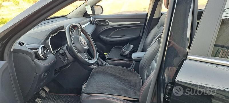 Usata MG ZS 111 CV (81 kW) 2023 Nero Berlina