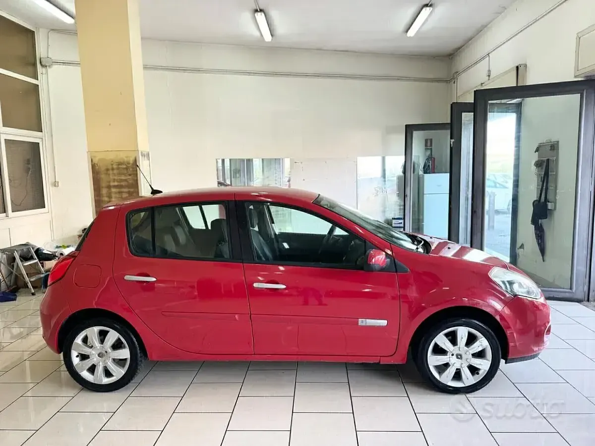 Usata Renault Clio II Luxe 105 CV (77 kW) 2010 Rosso Berlina