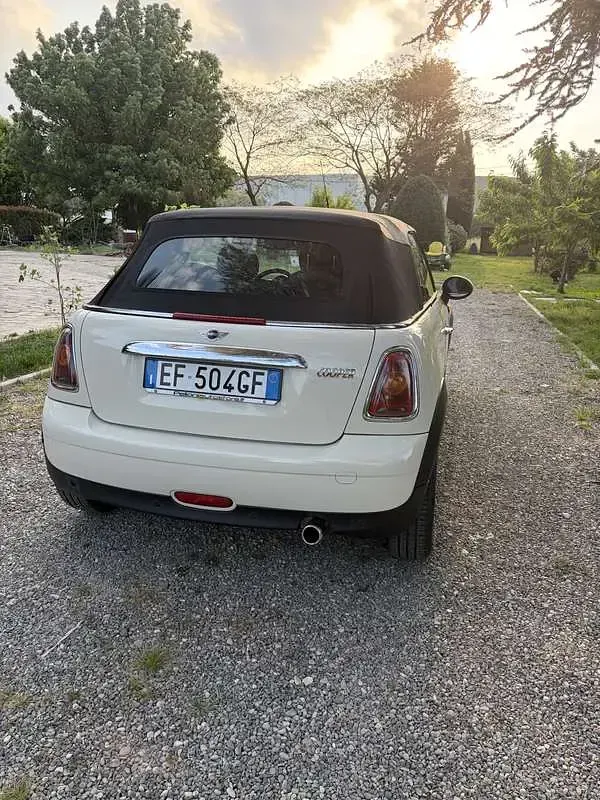Usata Mini Cooper Cabriolet 120 CV (88 kW) 2010 Cabrio
