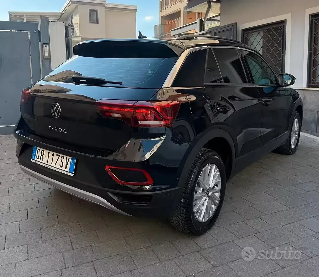 Usata VW T-Roc Life 150 CV (110 kW) 2023 Nero SUV