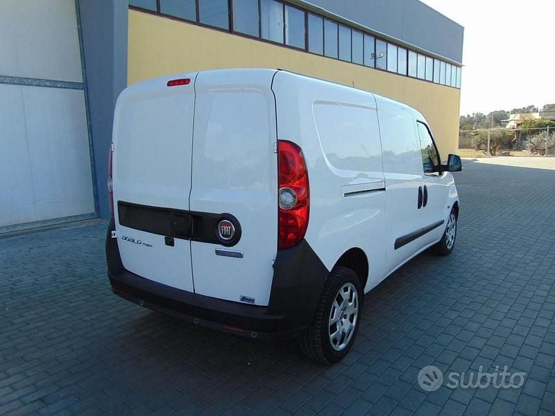 Usata Fiat Doblò 105 CV (77 kW) 2021 Bianco Monovolume