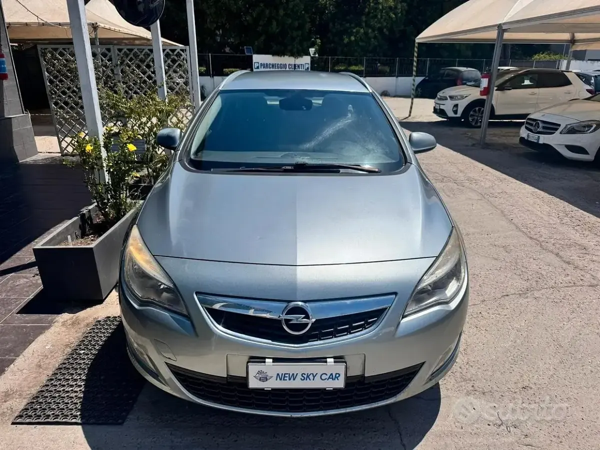 Usata Opel Astra 125 CV (91 kW) 2011 Grigio Station wagon