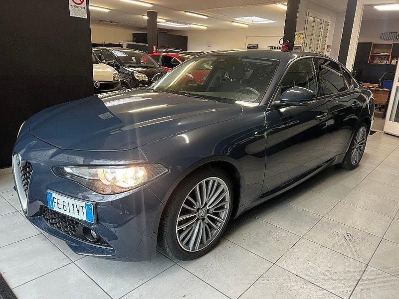 Usata Alfa Romeo Giulia 150 CV (110 kW) 2016 Grigio Berlina