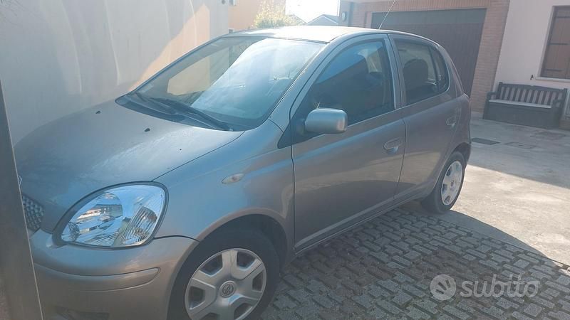 Usata Toyota Yaris Sol 2003 Grigio Berlina