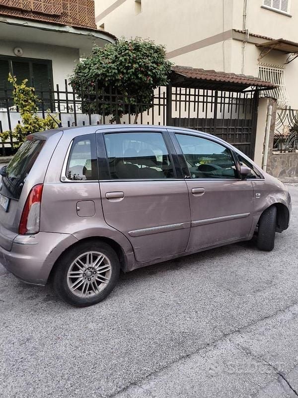 Usata Lancia Musa 77 CV (56 kW) 2007 Monovolume