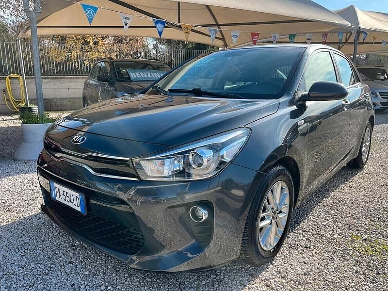 Usata Kia Rio 77 CV (56 kW) 2017 Grigio Berlina