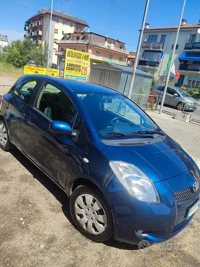Usata Toyota Yaris 69 CV (50 kW) 2008 Bluazzurro Utilitaria
