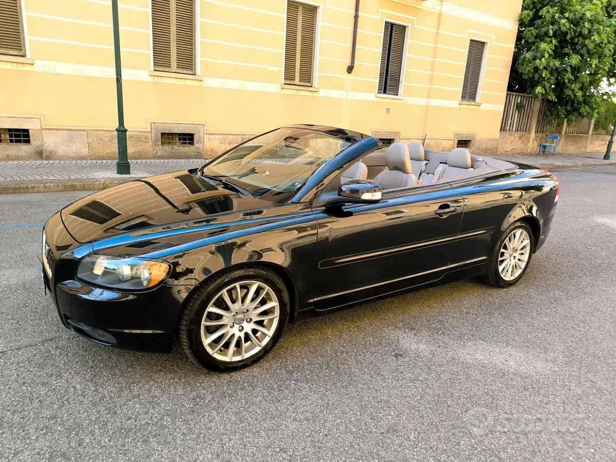 Usata Volvo C70 Summum 140 CV (102 kW) 2008 Nero Cabrio