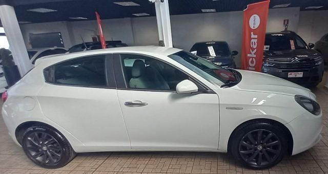 Usata Alfa Romeo Giulietta Super 120 CV (88 kW) 2016 Bianco Utilitaria