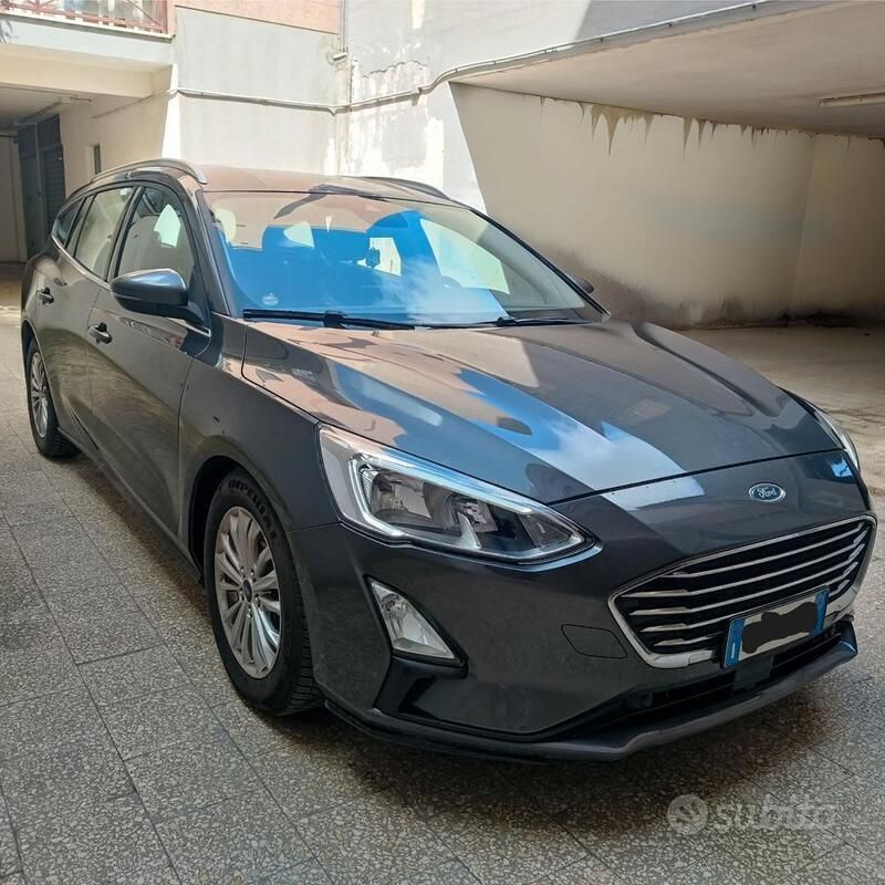 Usata Ford Focus 120 CV (88 kW) 2018 Grigio Station wagon