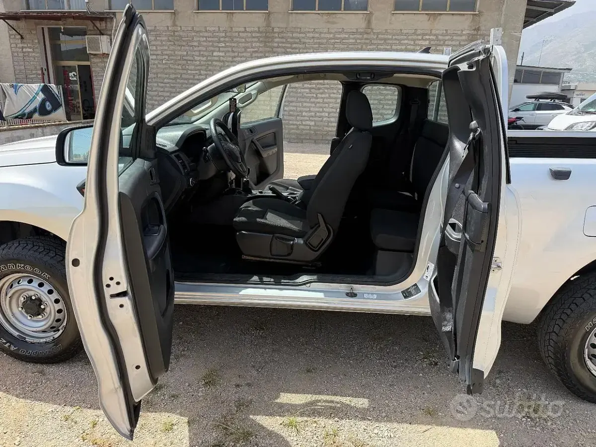 Usata Ford Ranger 170 CV (125 kW) 2022 Grigio Pick-up