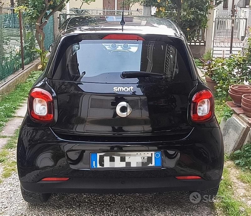 Usata Smart ForFour 71 CV (52 kW) 2018 Nero Utilitaria