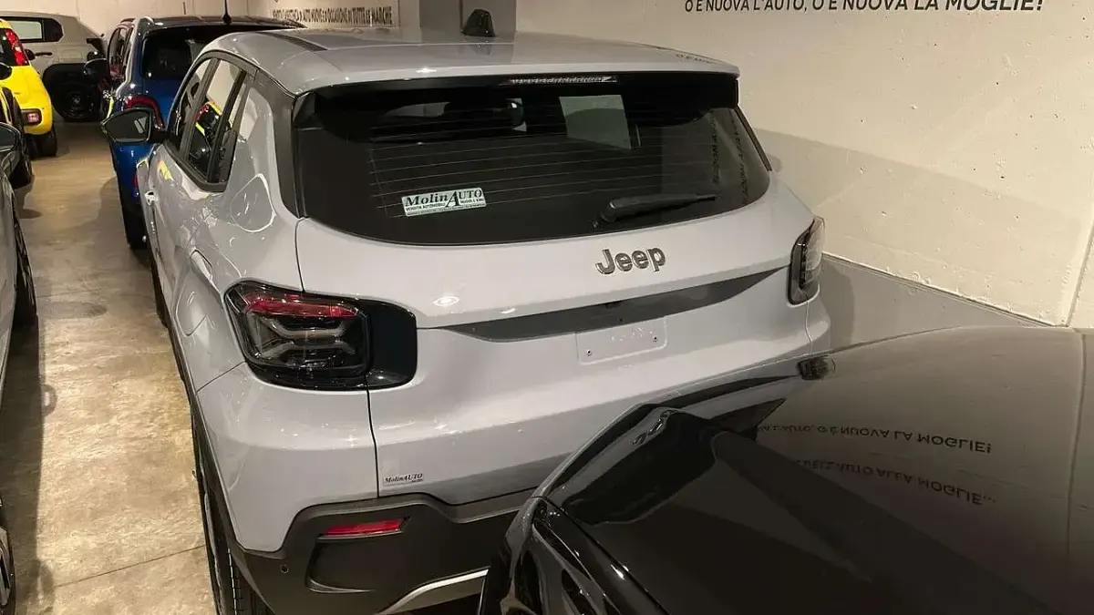 Nuova Jeep Avenger Altitude 110 CV (80 kW) 2026 Grigio SUV