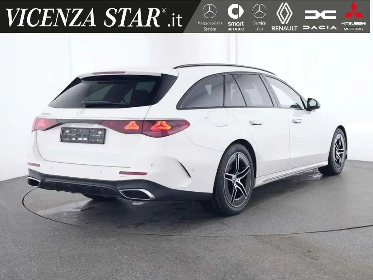 Usata Mercedes E220 Premium 197 CV (144 kW) 2025 Bianco polare Station wagon
