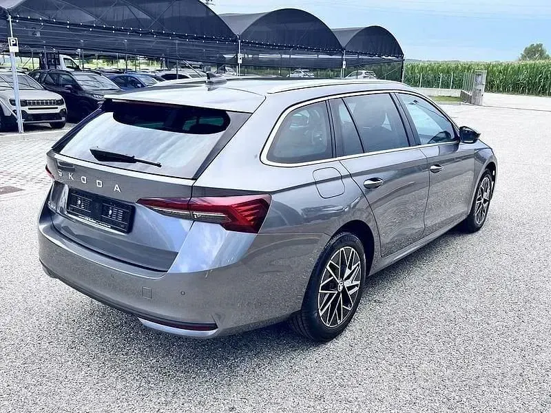 Nuova Skoda Octavia Executive 150 CV (110 kW) 2025 Grigio Station wagon