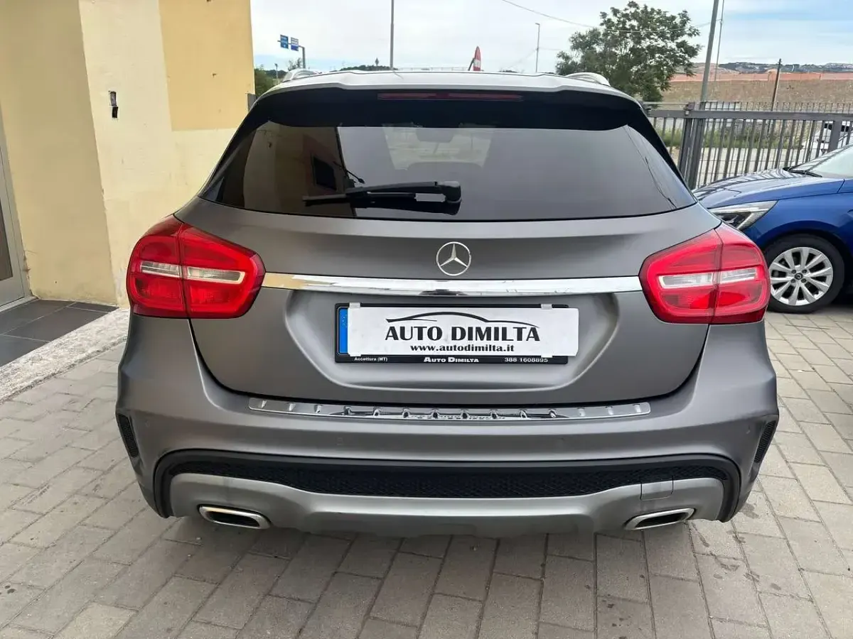 Usata Mercedes GLA200 Premium 136 CV (100 kW) 2015 Grigio SUV