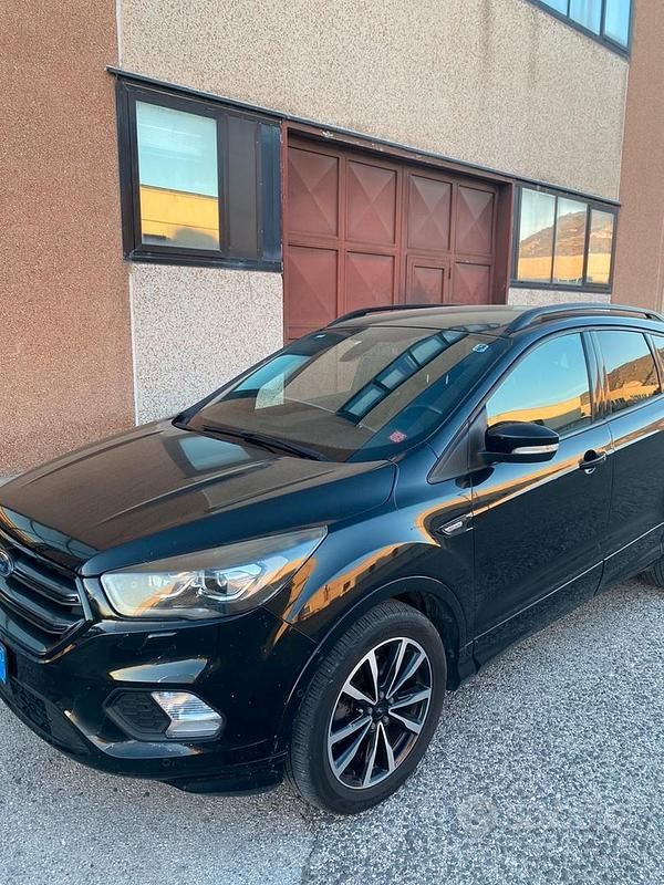 Usata Ford Kuga 163 CV (119 kW) 2018 Blu SUV
