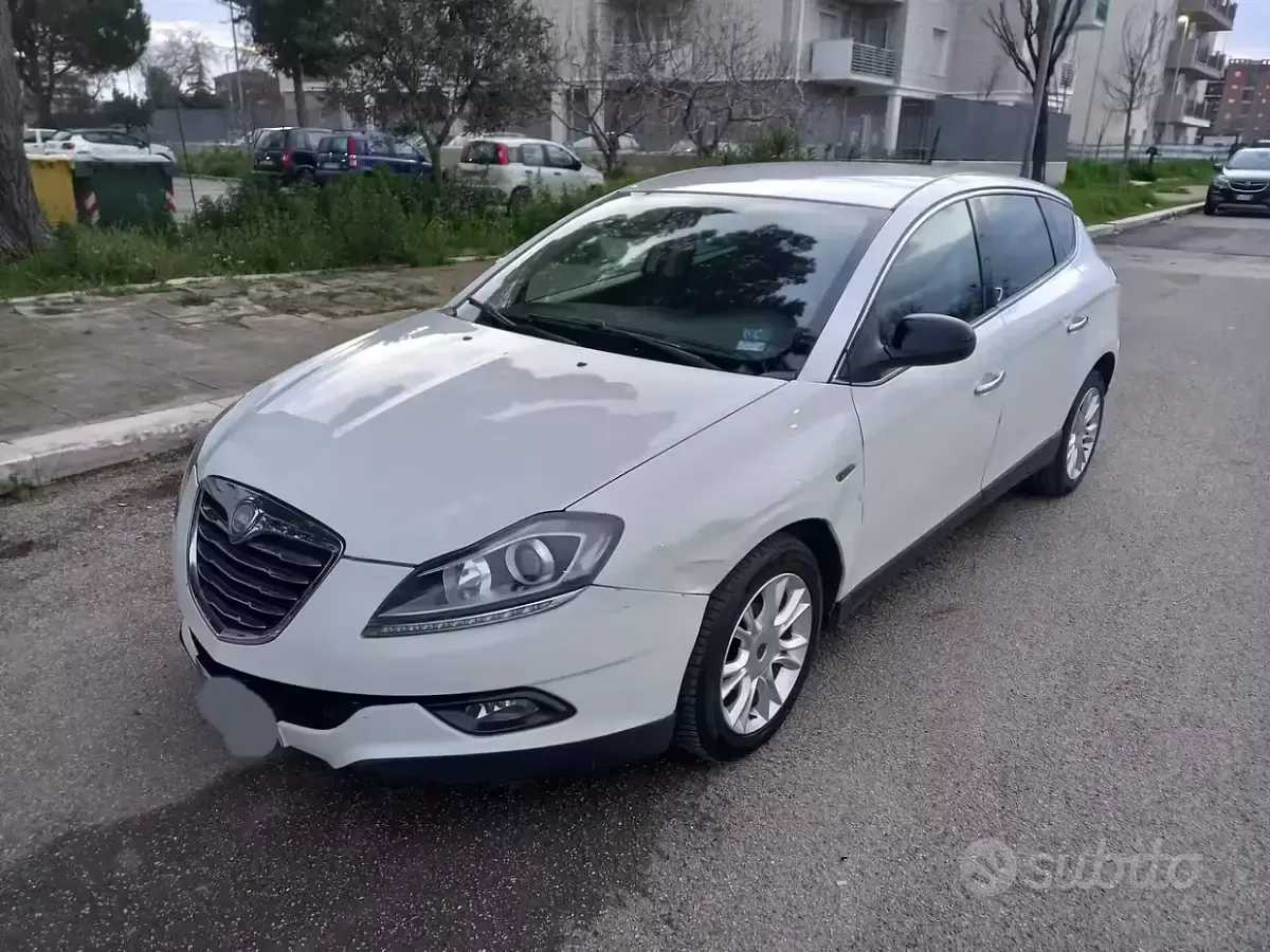Usata Lancia Delta 105 CV (77 kW) 2012 Bianco Utilitaria