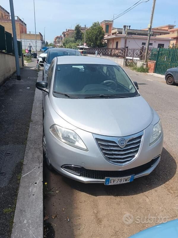 Usata Lancia Ypsilon 60 CV (44 kW) 2014 Grigio Utilitaria