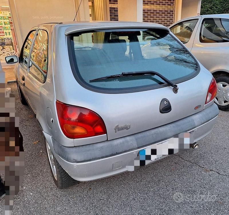 Usata Ford Fiesta Ghia 2002 Grigio Utilitaria