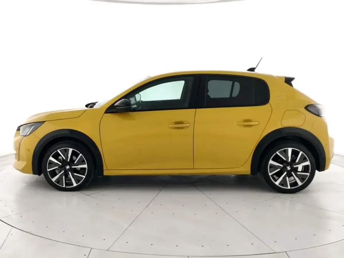 Usata Peugeot 208 GT 101 CV (74 kW) 2021 Giallo Utilitaria