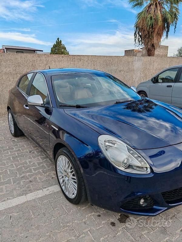 Blu Usata 2010 Alfa Romeo Giulietta Due volumi | 12.000 € - Immagine 1/4