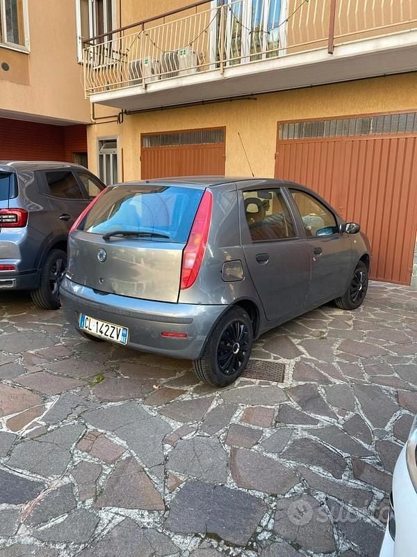 Usata Fiat Punto 60 CV (44 kW) 2004 Grigio Utilitaria