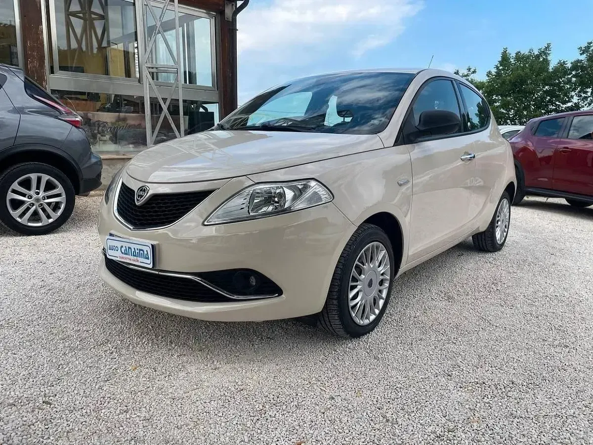 Usata Lancia Ypsilon 69 CV (50 kW) 2018 Utilitaria