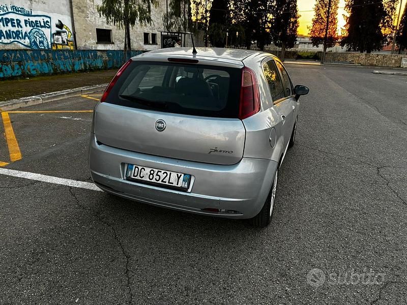 Usata Fiat Grande Punto Active 65 CV (47 kW) 2006 Grigio Utilitaria