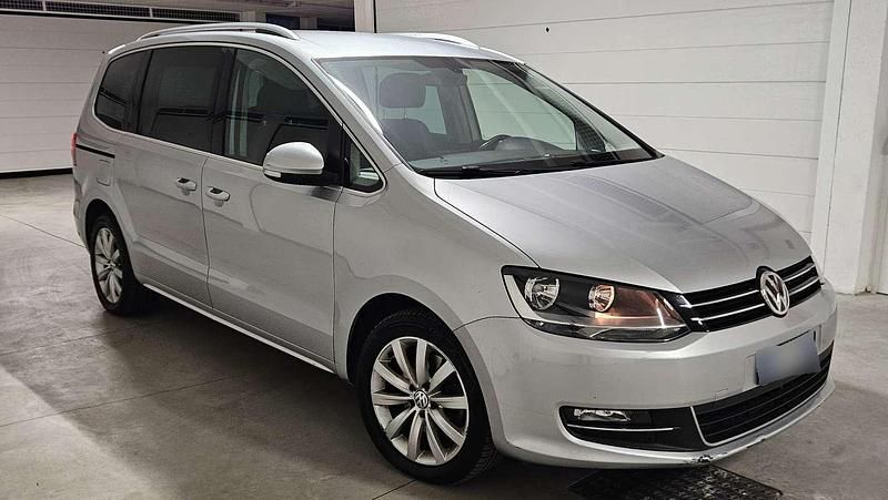 Begagnad VW Sharan Highline 150 HK (110 kW) 2015 Silver Minibuss