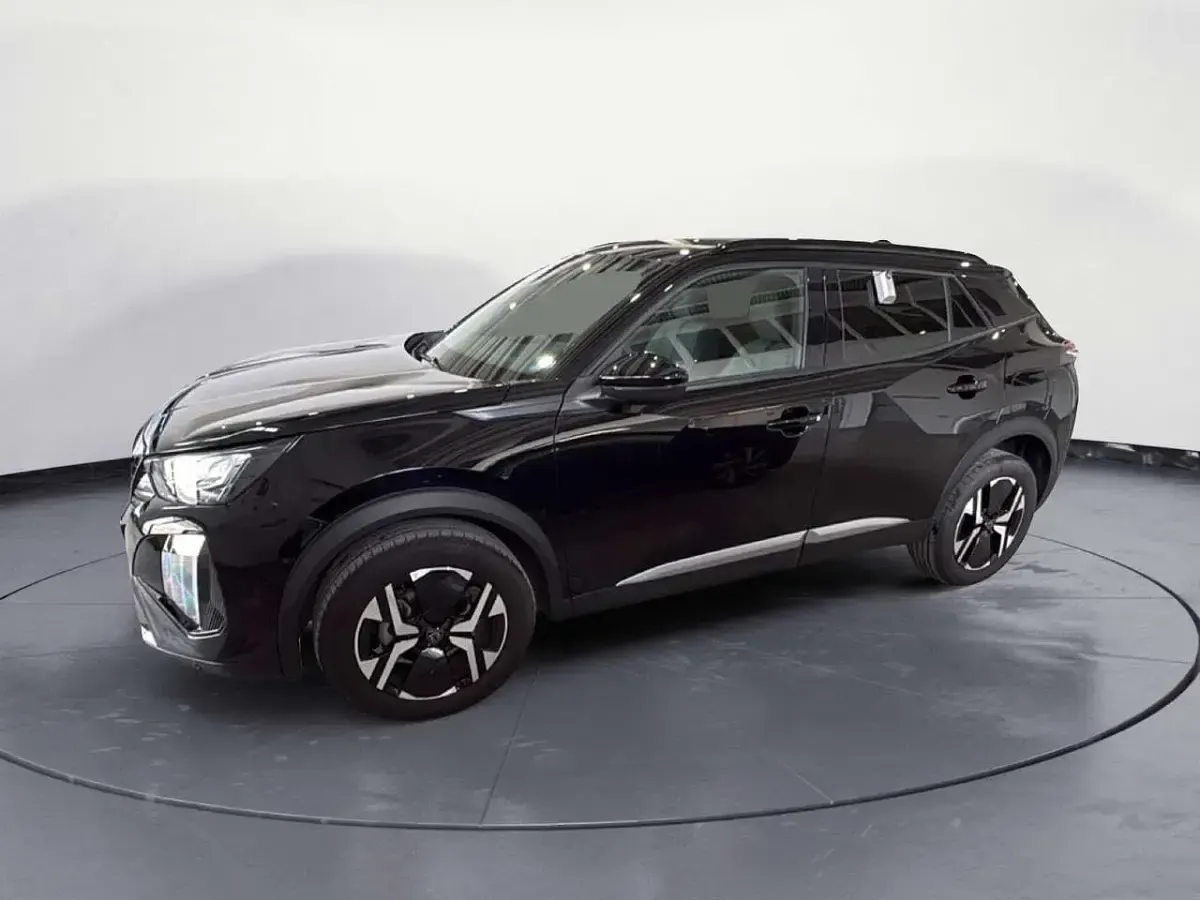 Usata Peugeot 2008 Allure 102 CV (75 kW) 2025 Nero SUV