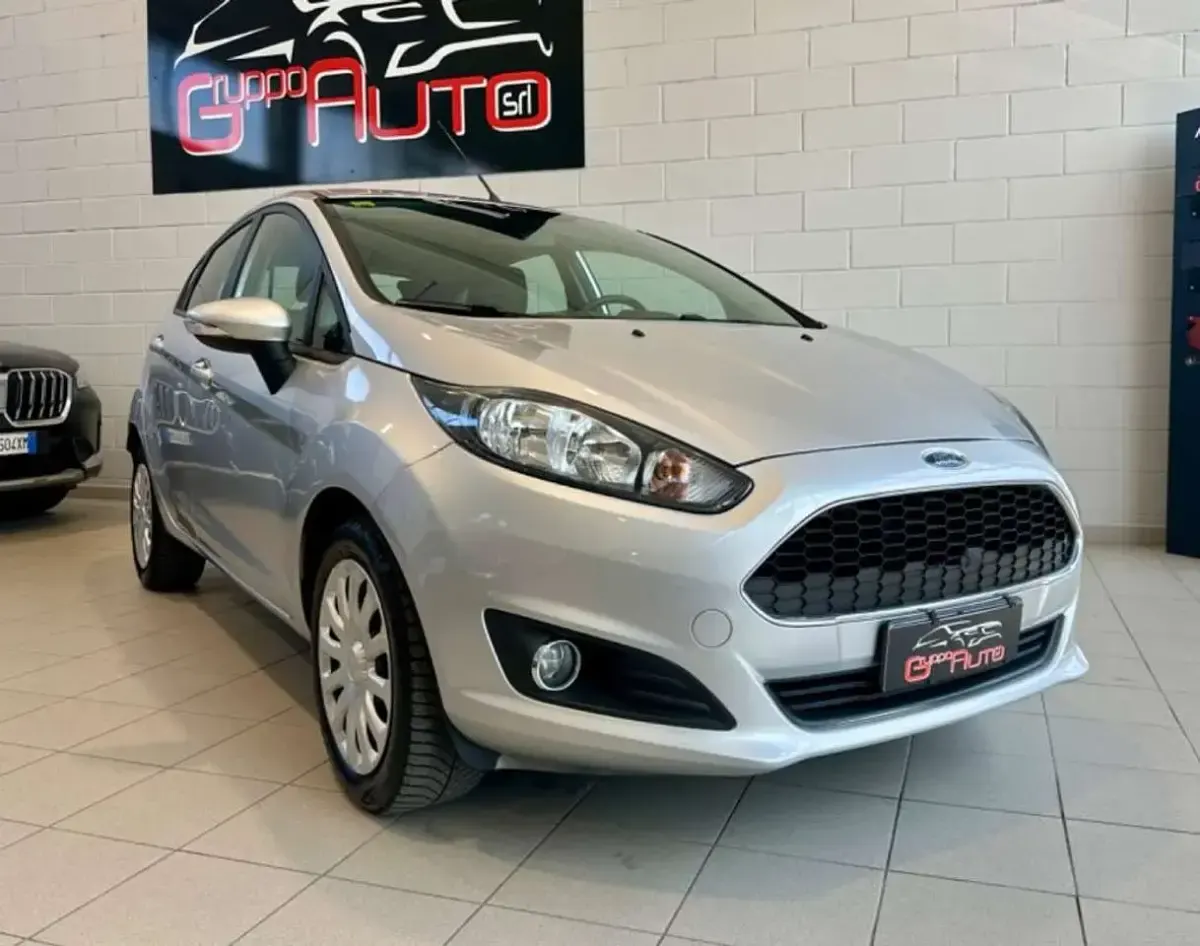 Usata Ford Fiesta Titanium 95 CV (69 kW) 2017 Argento Utilitaria