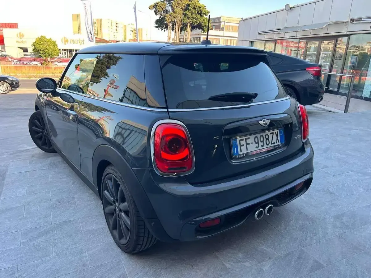 Usata Mini Cooper SD Seven 170 CV (125 kW) 2016 Grigio Utilitaria