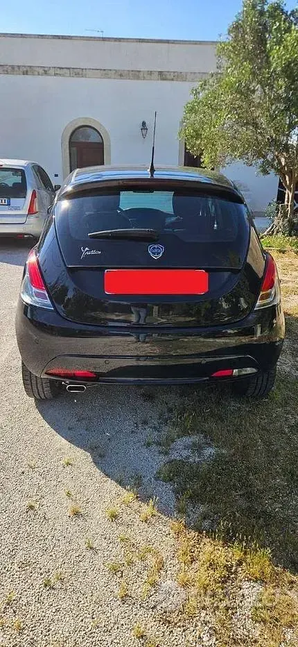 Usata Lancia Ypsilon Gold 95 CV (69 kW) 2016 Nero Utilitaria