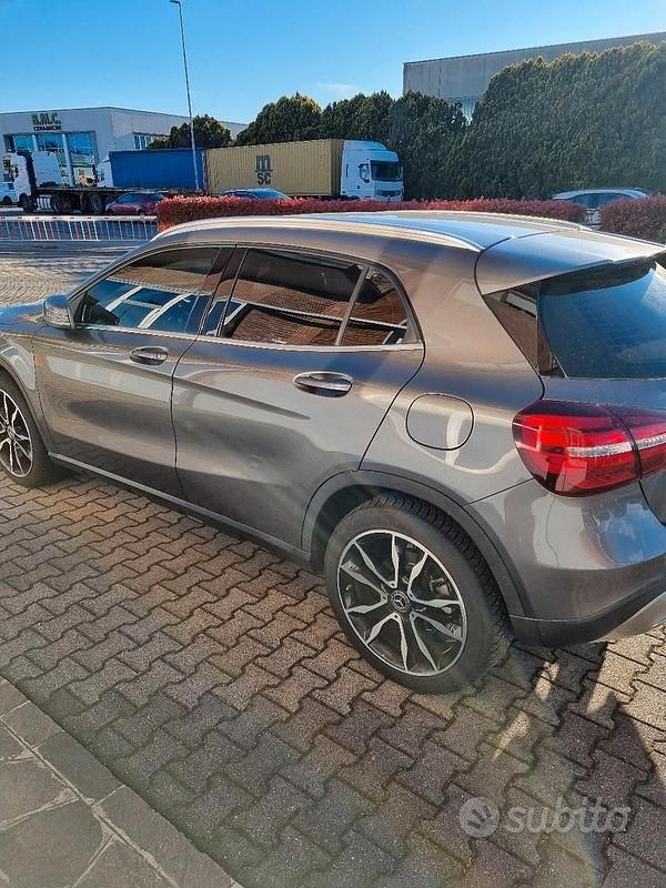 Usata Mercedes GLA200 136 CV (100 kW) 2018 Grigio SUV