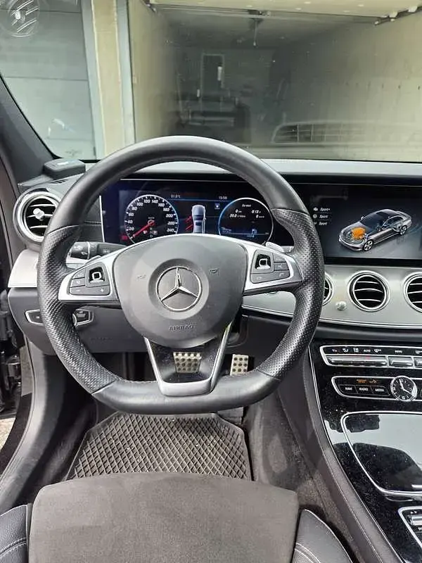 Usata Mercedes E220 AMG line 194 CV (142 kW) 2018 Nero Berlina